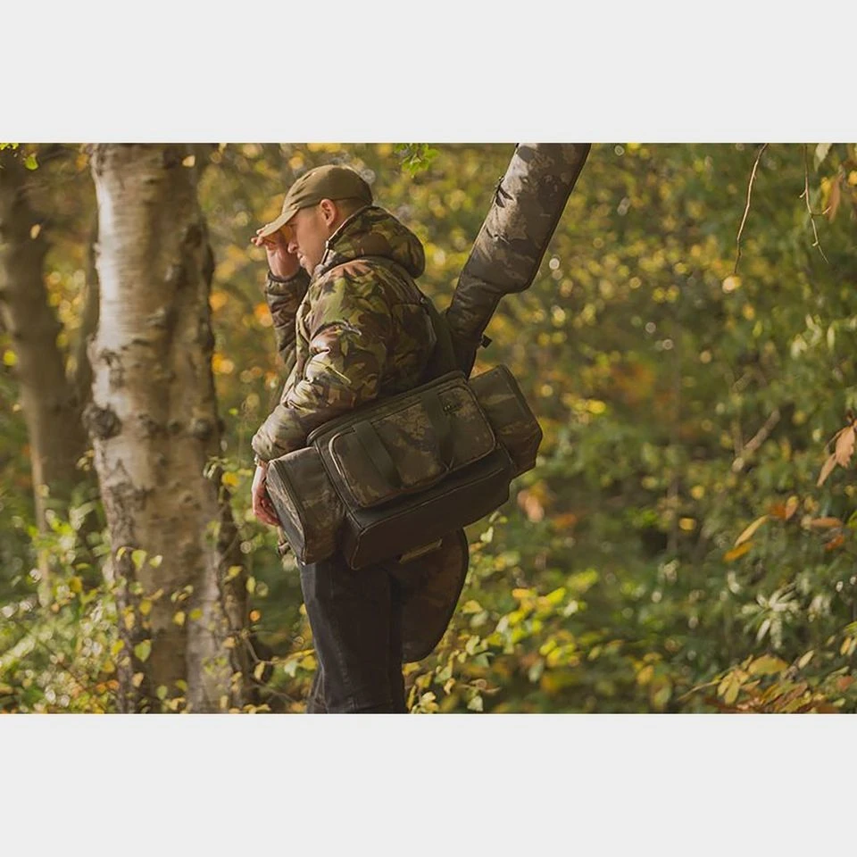 Undercover Camo Medium Carryall 4 Undercover Camo Medium Carryall - Image 2